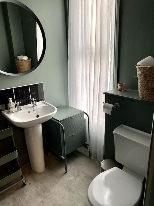 Chic Townhouse Near Tunnels Beaches Илфракомб Екстериор снимка
