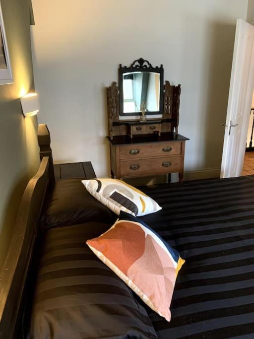 Chic Townhouse Near Tunnels Beaches Илфракомб Екстериор снимка