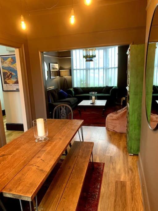 Chic Townhouse Near Tunnels Beaches Илфракомб Екстериор снимка