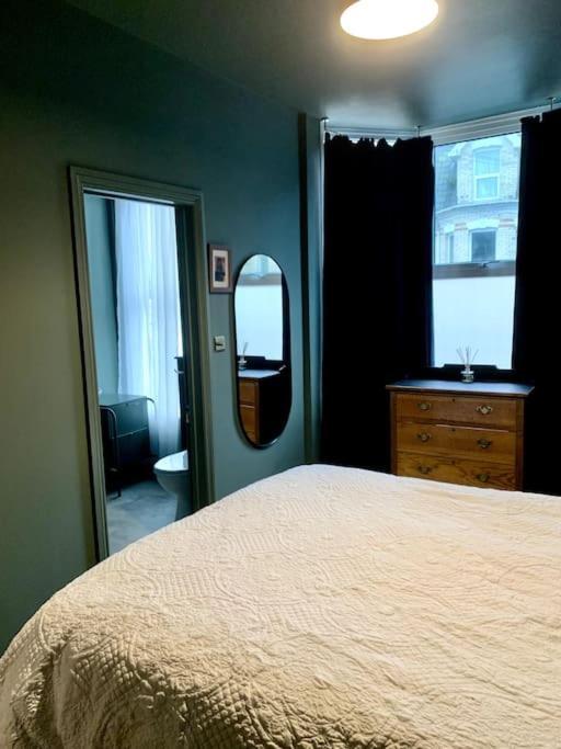 Chic Townhouse Near Tunnels Beaches Илфракомб Екстериор снимка